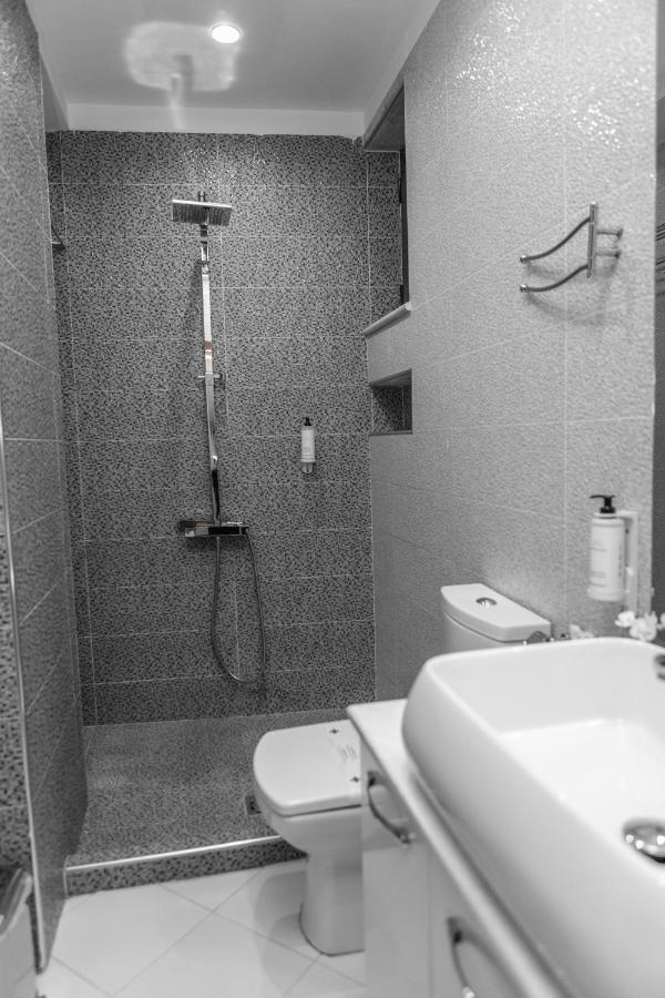 Spacious City Paradise - 3Br Apt In The Heart Of Tirana Esterno foto